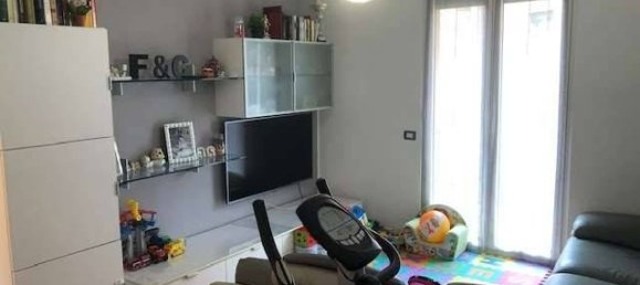 2 Schlafzimmer Wohnung in Como, Italy, Nr. 335010 3