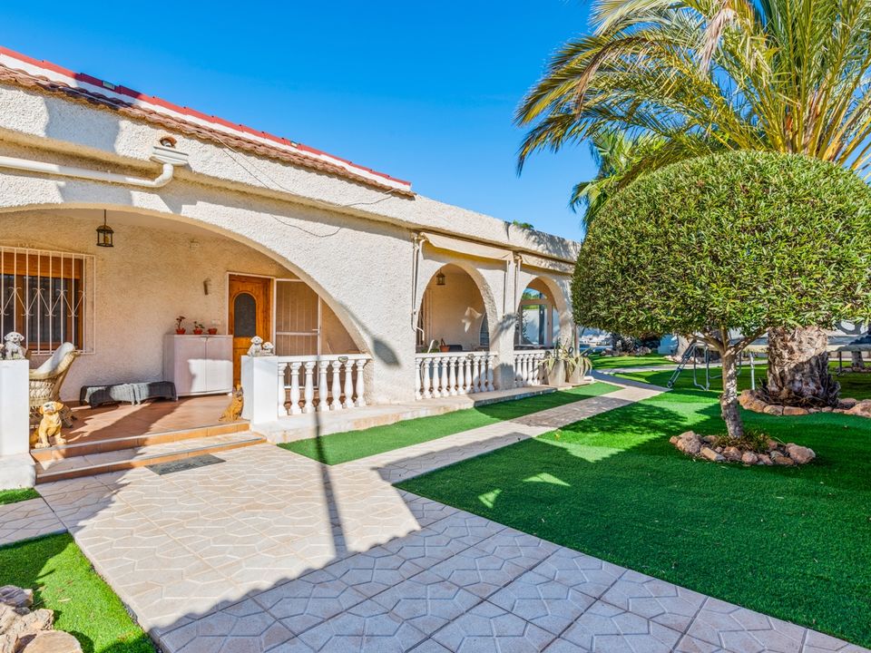 5 bedrooms Villa in Ciudad Quesada, Spain No. 176070