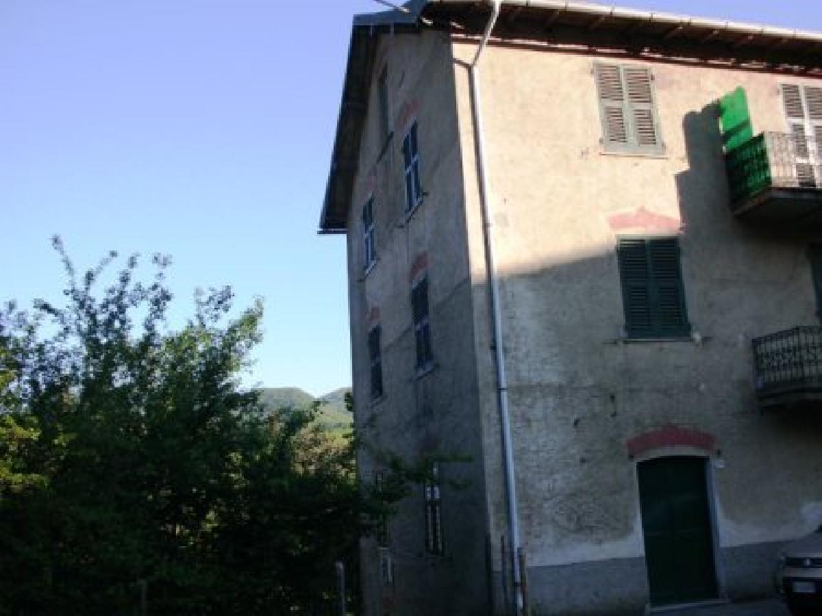 20 rooms House in Urbe, Italy No. 84838