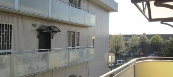 3 Schlafzimmer Wohnung in Segrate, Italy, Nr. 279084 4