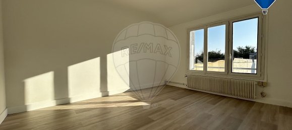 Apartamento de 2 dormitorios en Bourges, France No. 158427 3