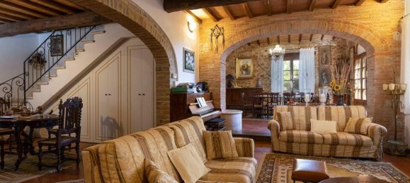 5 bedrooms Villa in Siena, Italy No. 226001 12