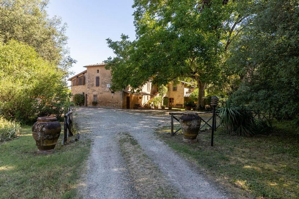 5 bedrooms Villa in Siena, Italy No. 226001