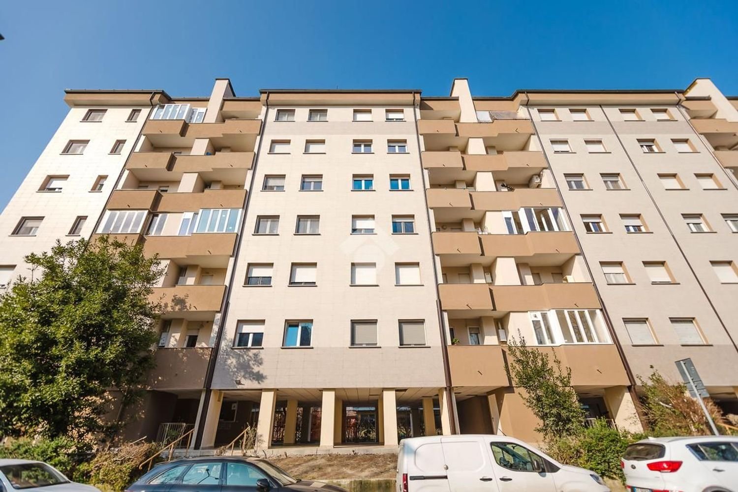 4 rooms Apartment in Milan, Italy No. 247829