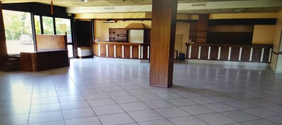 400m² Commercial property in Castelnuovo Rangone, Italy No. 253949 4