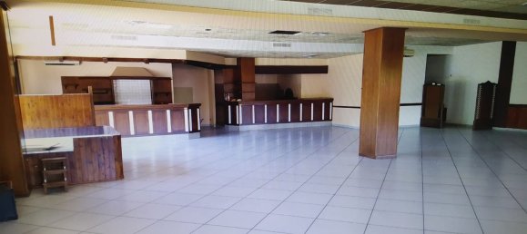 400m² Commercial property in Castelnuovo Rangone, Italy No. 253949 3