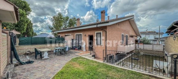 4 bedrooms Villa in Rome, Italy No. 159068 2
