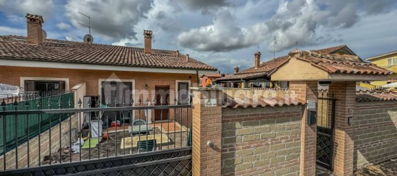 4 bedrooms Villa in Rome, Italy No. 159068 3