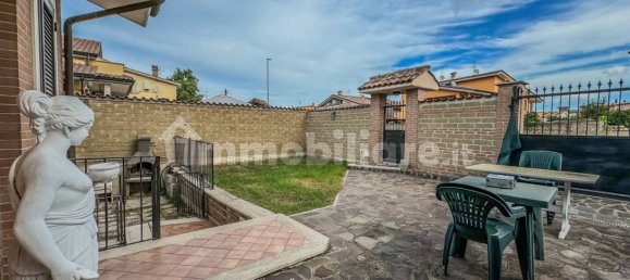 4 bedrooms Villa in Rome, Italy No. 159068 9