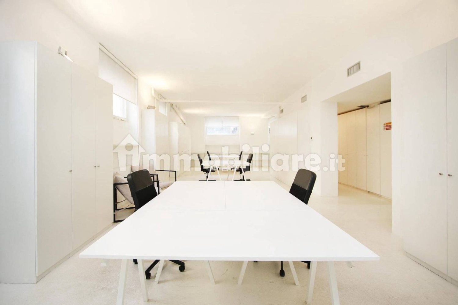 3غرفة مكتب في Milan, Italy رقم 341977