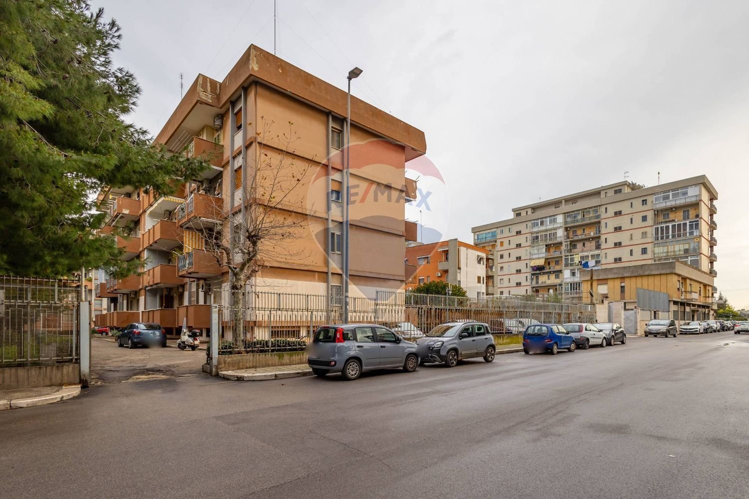 132m² Commercial property in Bari, Italy No. 312764