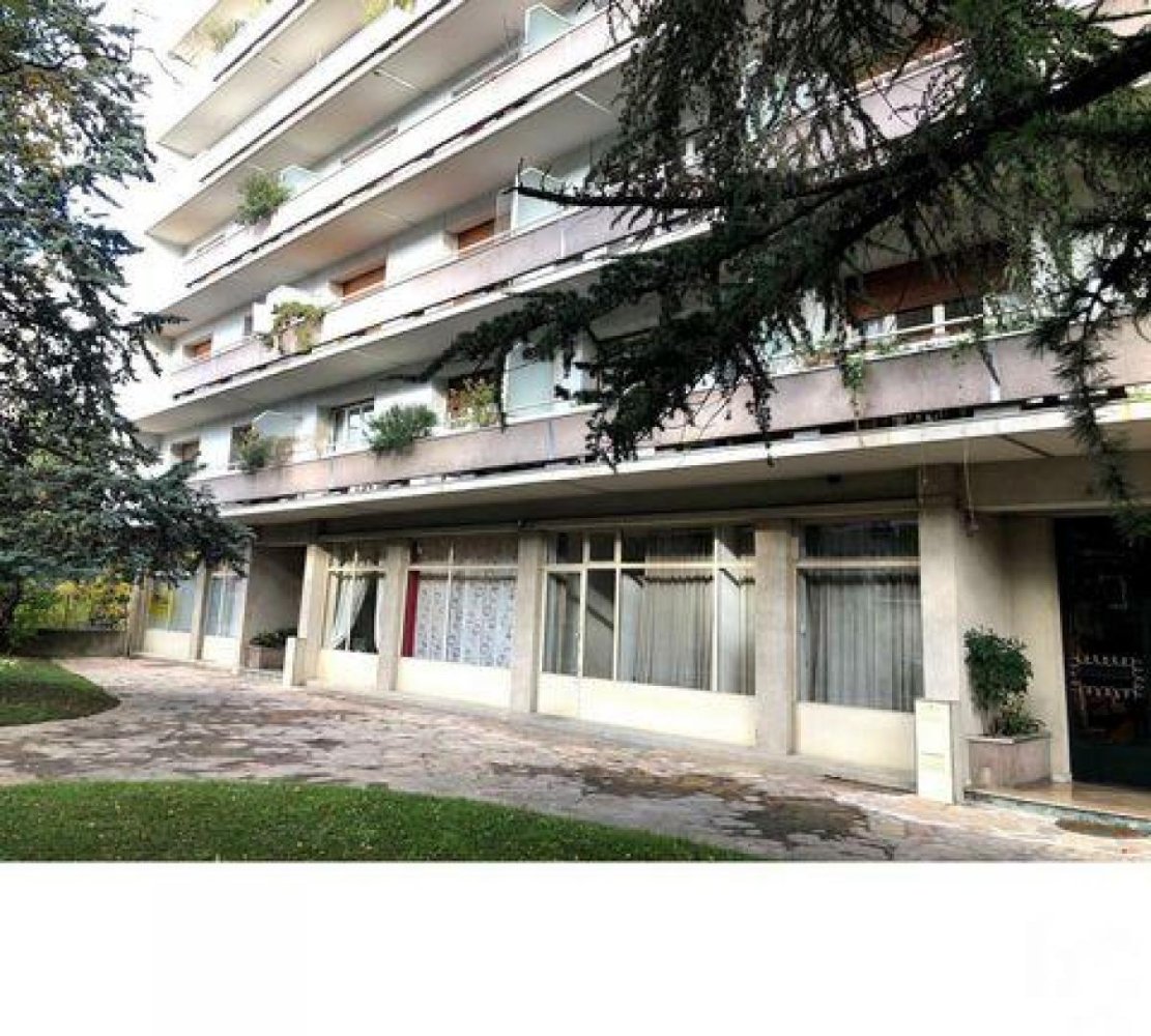 4 bedrooms Condo in Grenoble, France No. 34965