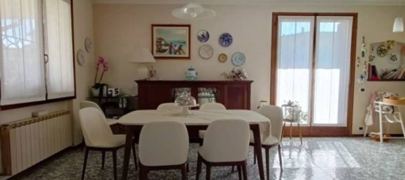 3 bedrooms Villa in Salgareda, Italy No. 228356 7