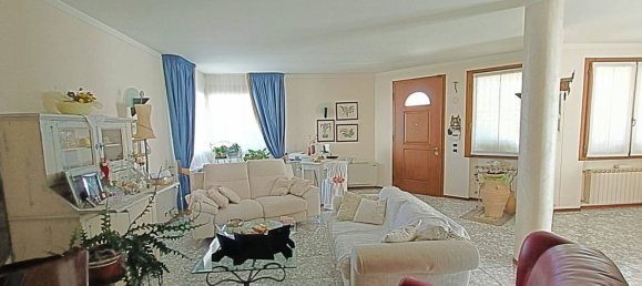 3 bedrooms Villa in Salgareda, Italy No. 228356 4