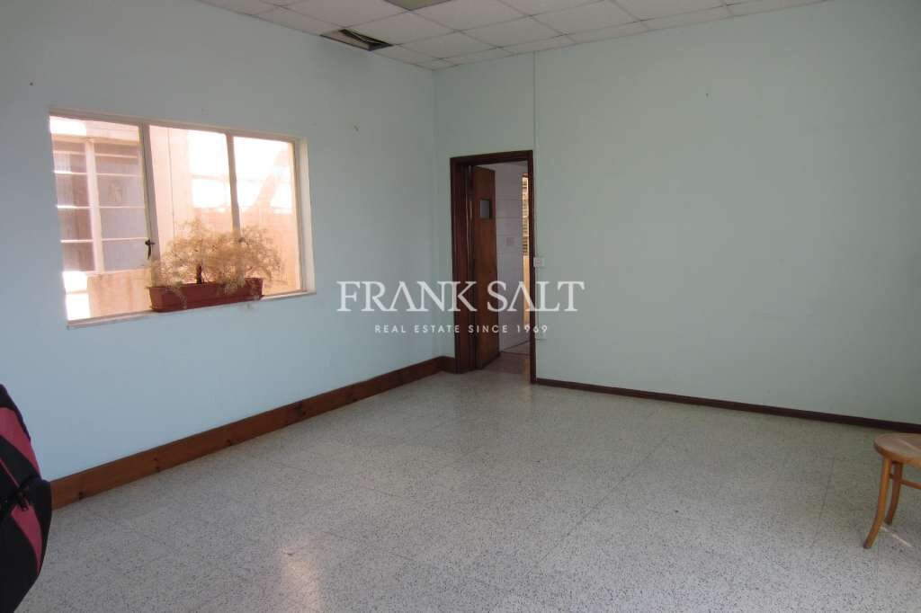 Propriété commerciale à Valletta, Malta 646m² No. 11817