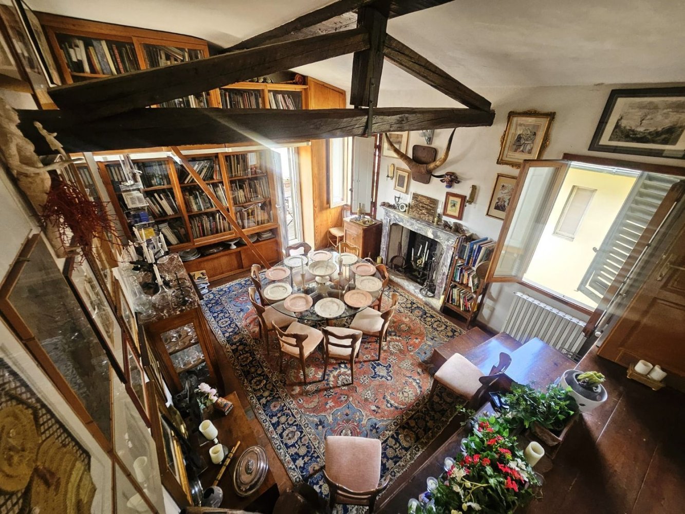 6 rooms Apartment in Florence, Italy No. 279529