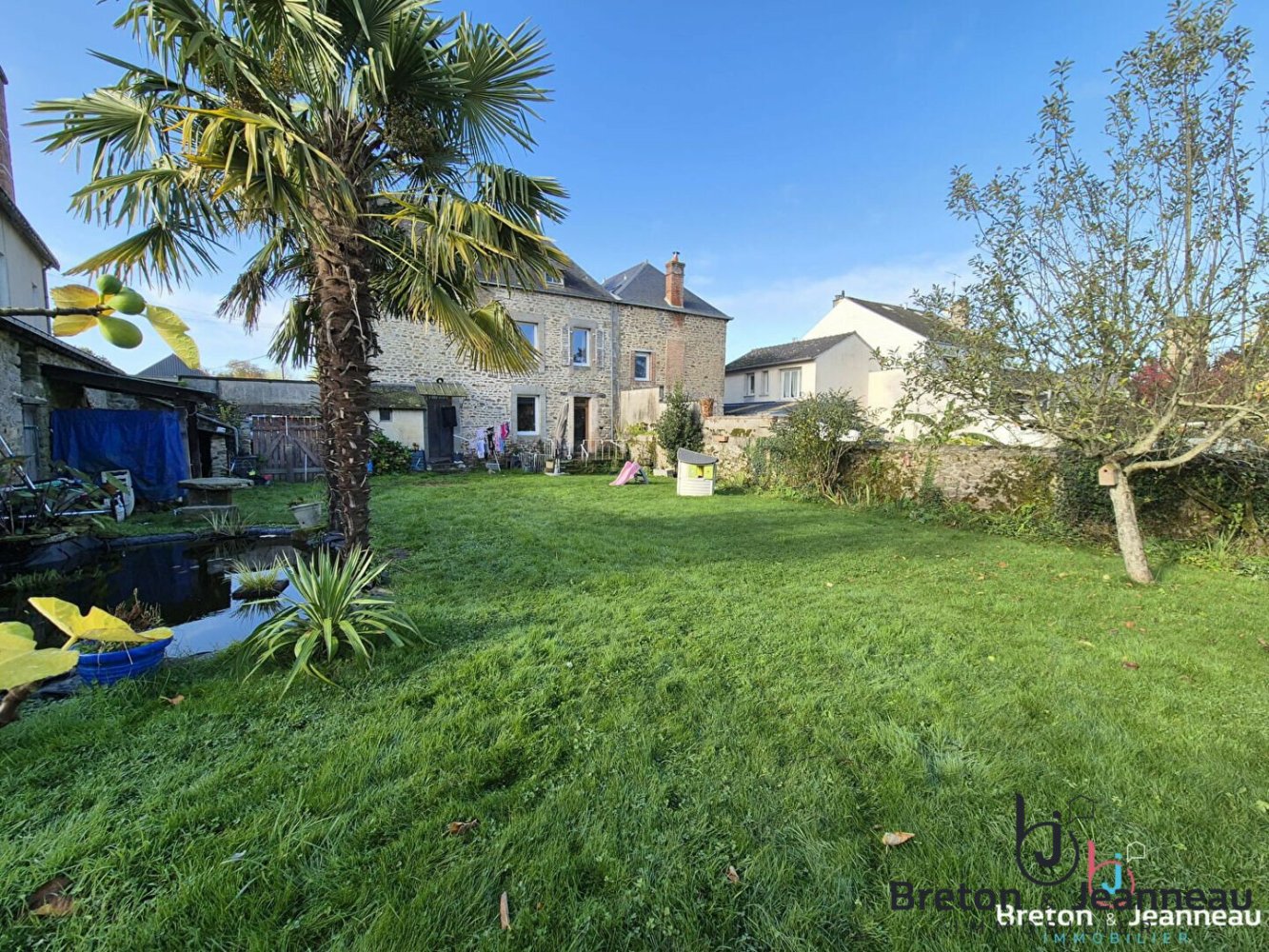 6 bedrooms House in Mayenne, France No. 357946