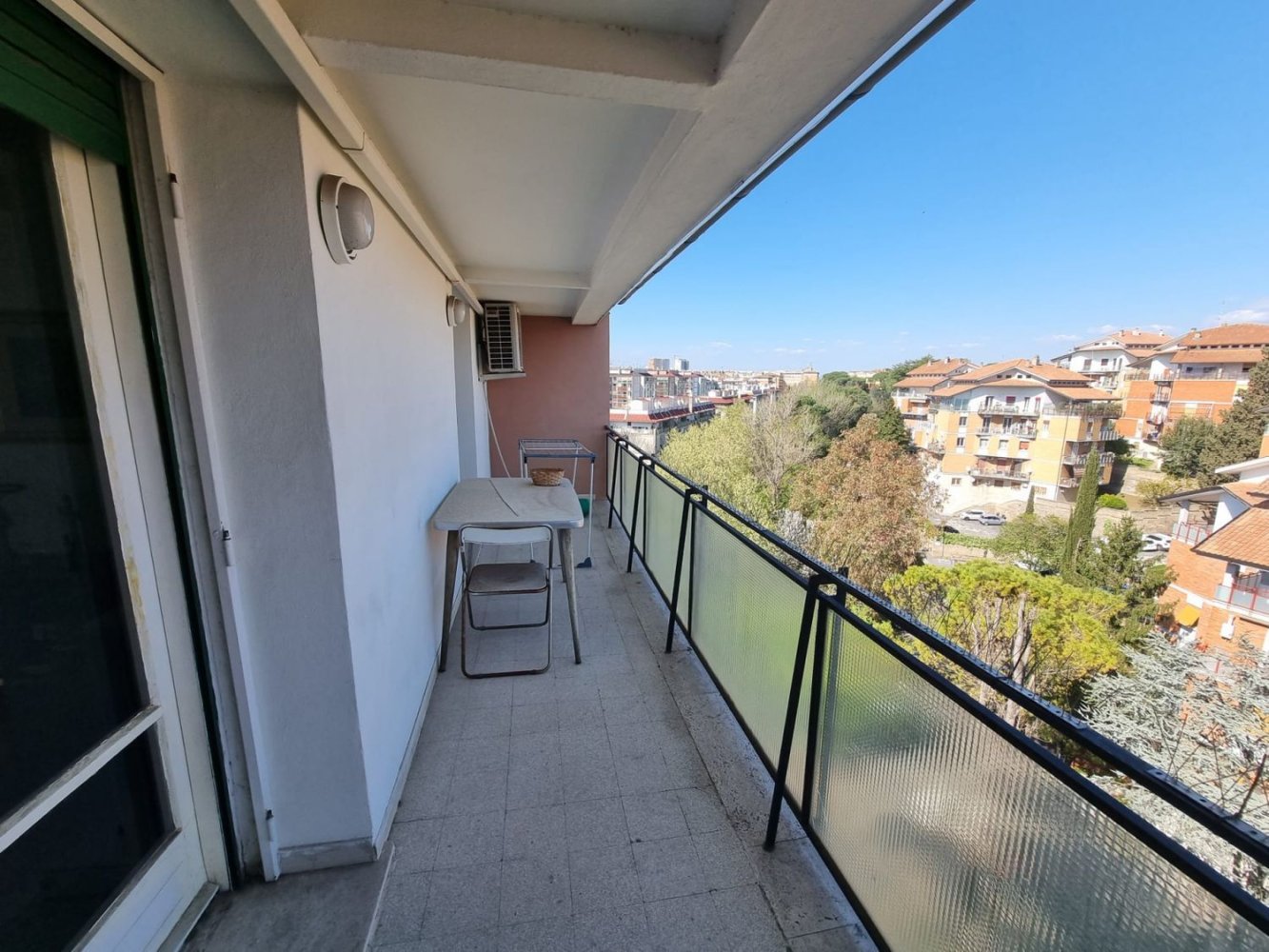 3 rooms Apartment in Rome, Italy No. 227603