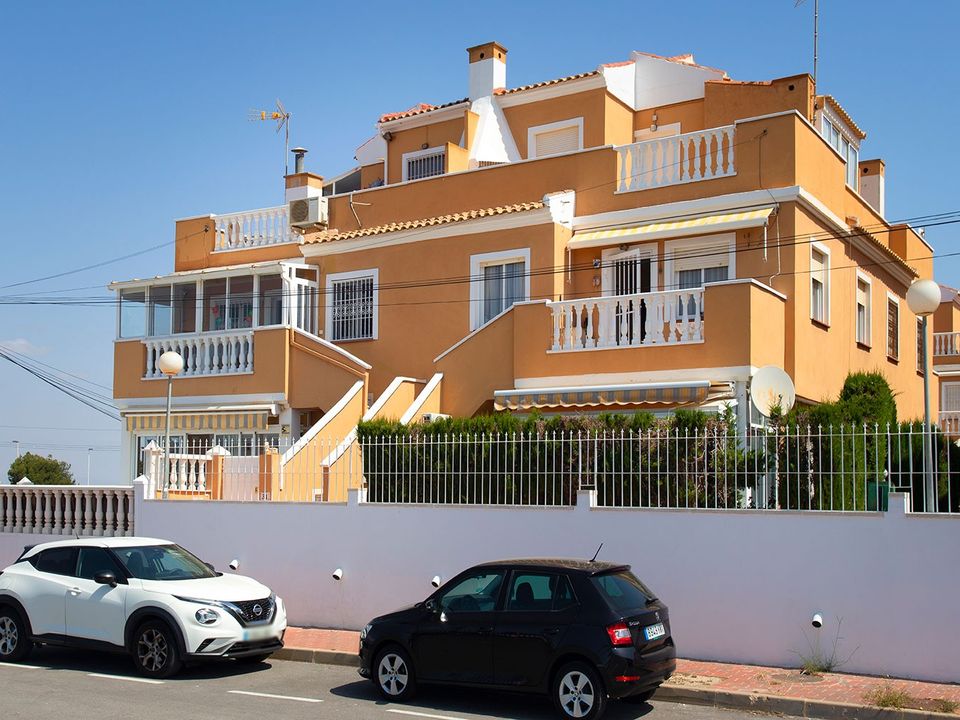 2 غرف نوم منزل ذو طابقين في Torrevieja, Spain رقم 220189