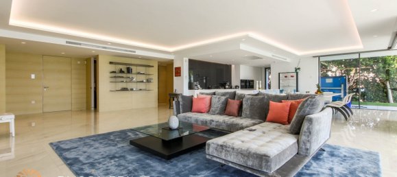 4 bedrooms Apartment in Estepona, Spain No. 5389 3