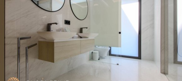 4 bedrooms Apartment in Estepona, Spain No. 5389 7