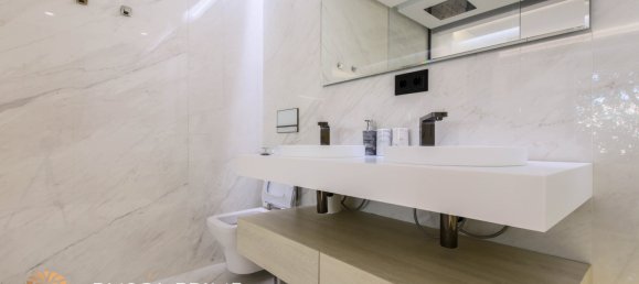 4 bedrooms Apartment in Estepona, Spain No. 5389 10