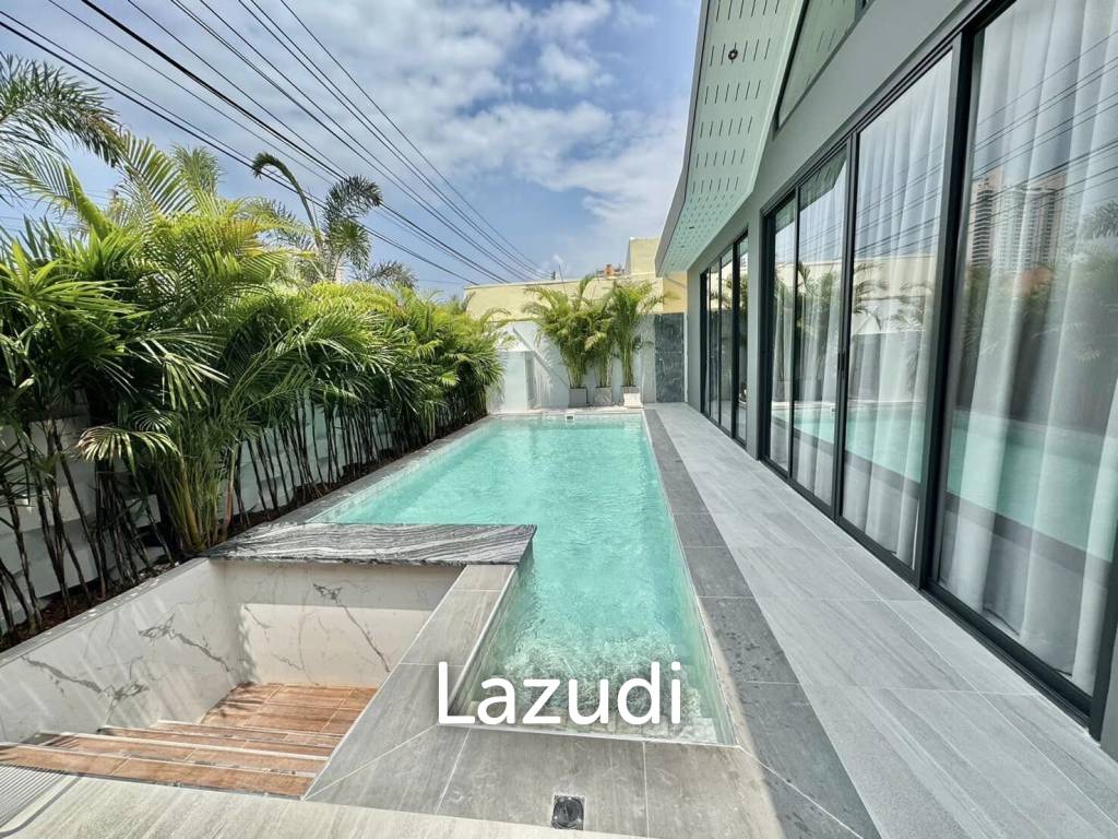 4 bedrooms Villa in Pattaya, Thailand No. 13113