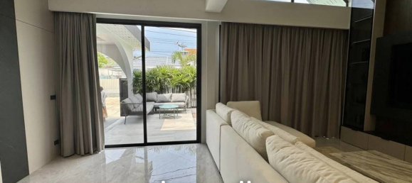 4 bedrooms Villa in Pattaya, Thailand No. 13113 8