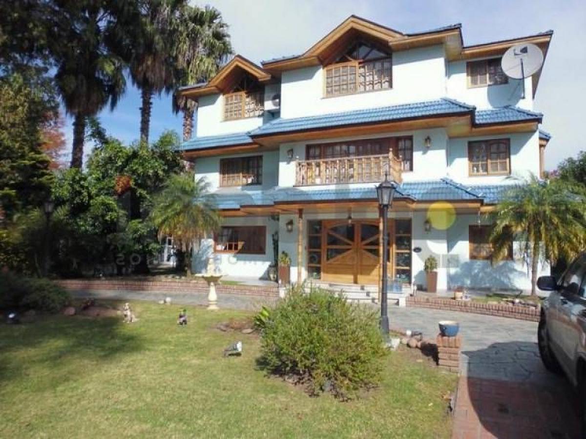 3 bedrooms House in Berazategui, Argentina No. 80564