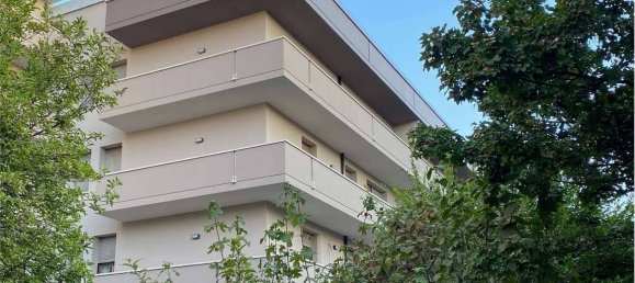 3 bedrooms Apartment in Modena, Italy No. 348848 3