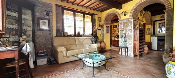 3 bedrooms House in Pistoia, Italy No. 361629 10