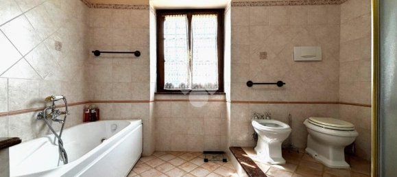 3 bedrooms House in Pistoia, Italy No. 361629 35