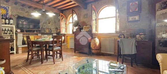 3 bedrooms House in Pistoia, Italy No. 361629 12