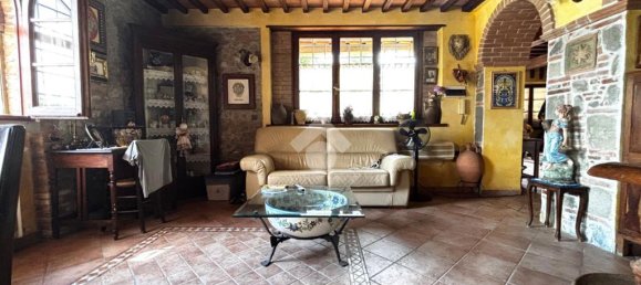 3 bedrooms House in Pistoia, Italy No. 361629 14