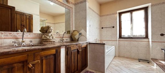 3 bedrooms House in Pistoia, Italy No. 361629 34