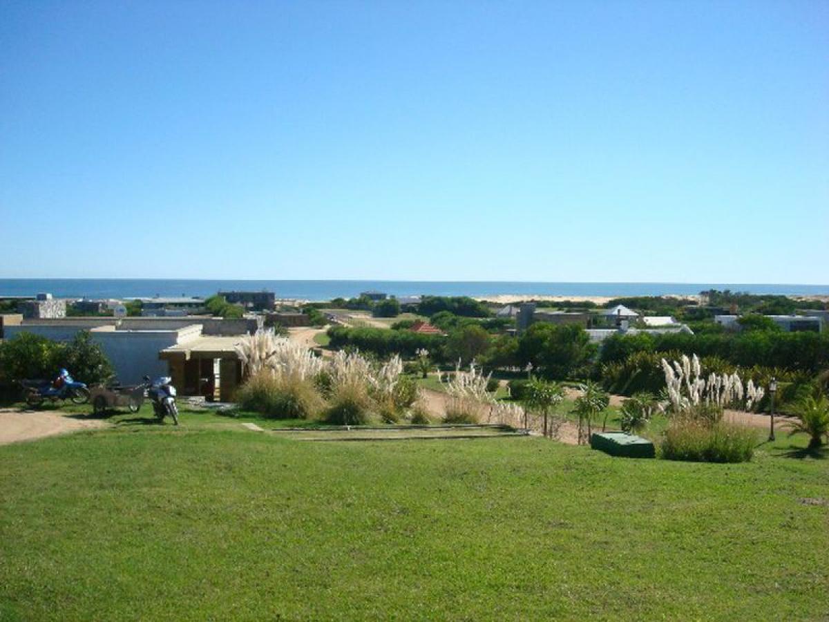 2 bedrooms House in Maldonado, Uruguay No. 11193
