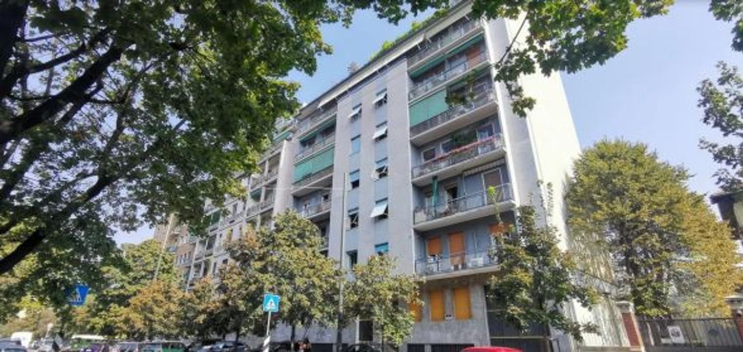 3 rooms Apartment in Milan, Italy No. 243920