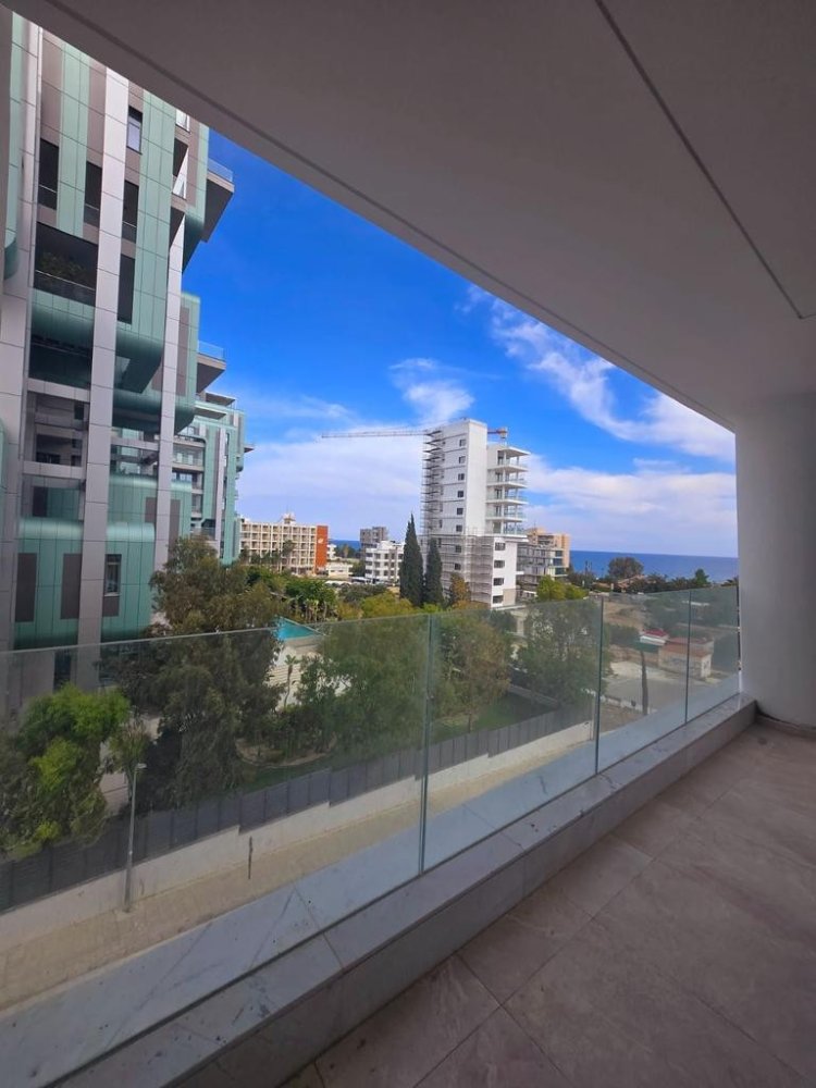 Apartamento de 2 dormitorios en Limassol, Cyprus No. 33914