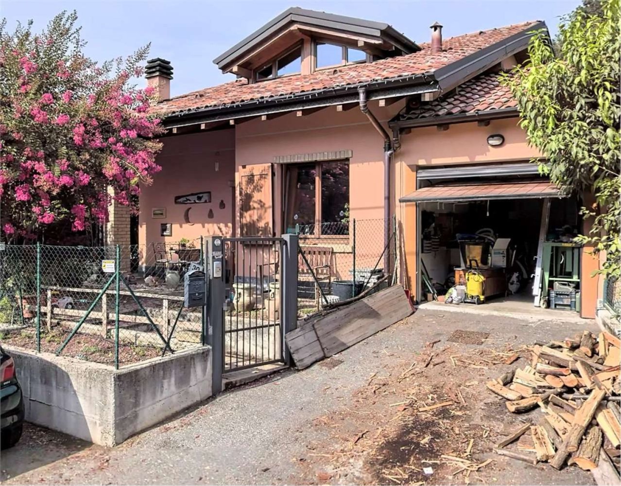 Casa de 4 divisões em Besozzo, Italy N.º 283244