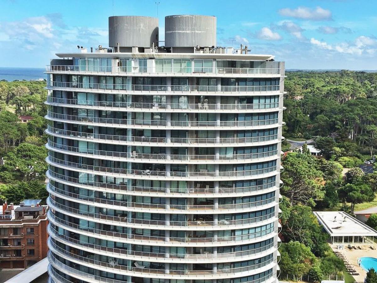 Apartamento de 2 dormitorios en Maldonado, Uruguay No. 5822