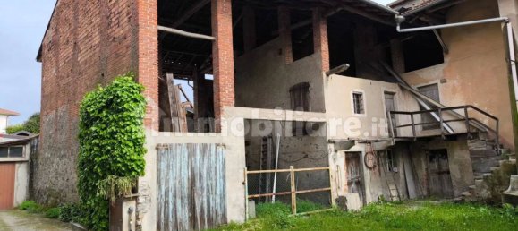 6 bedrooms House in Comignago, Italy No. 73699 2