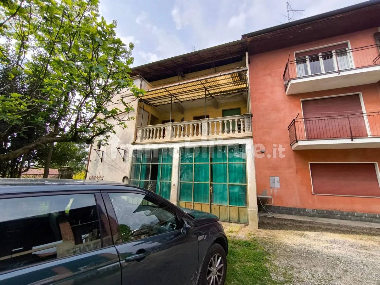 6 bedrooms House in Comignago, Italy No. 73699