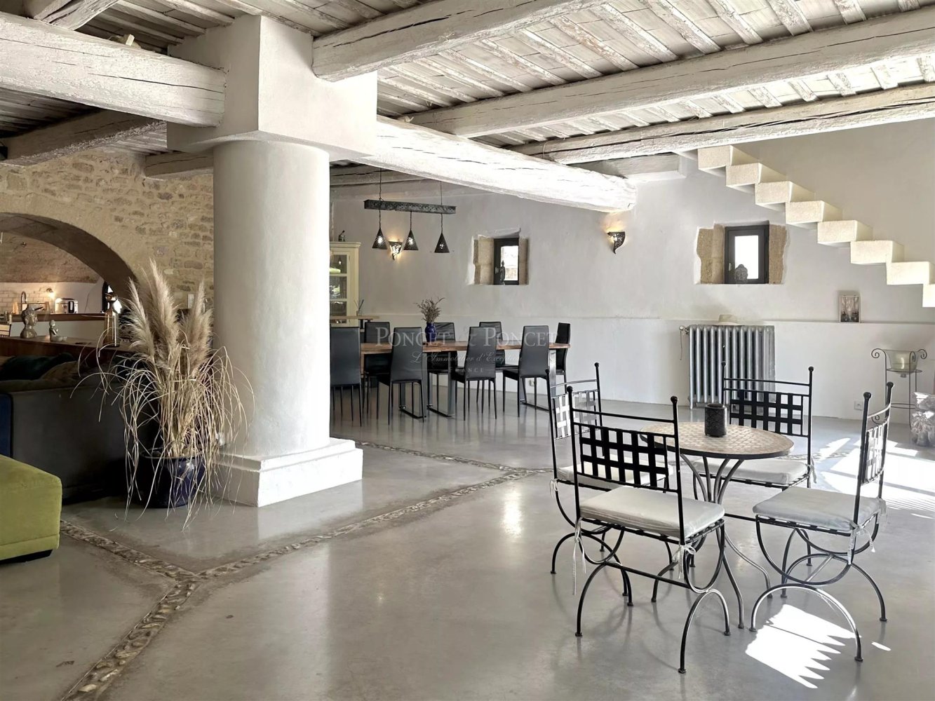  Castillos de 8 dormitorios en Uzes, France No. 356254