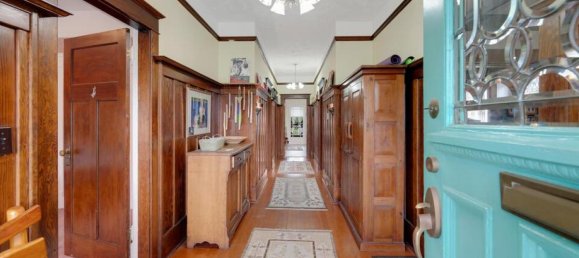 4 bedrooms House in British Columbia, Canada No. 1053 6