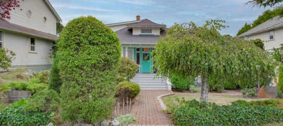 4 bedrooms House in British Columbia, Canada No. 1053 3