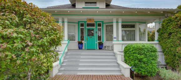 4 bedrooms House in British Columbia, Canada No. 1053 4