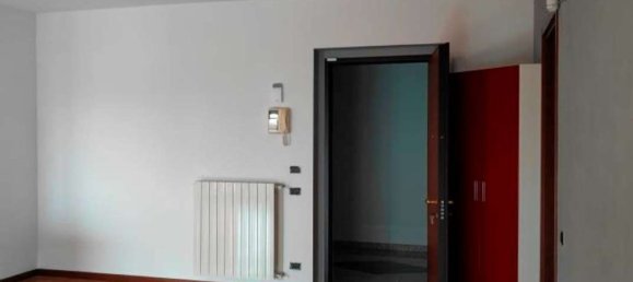 Apartamento de 3 habitaciónes en Dalmine, Italy No. 274377 4