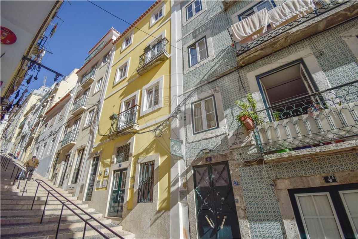  بناية في Lisbon, Portugal 230متر مربع رقم 113600