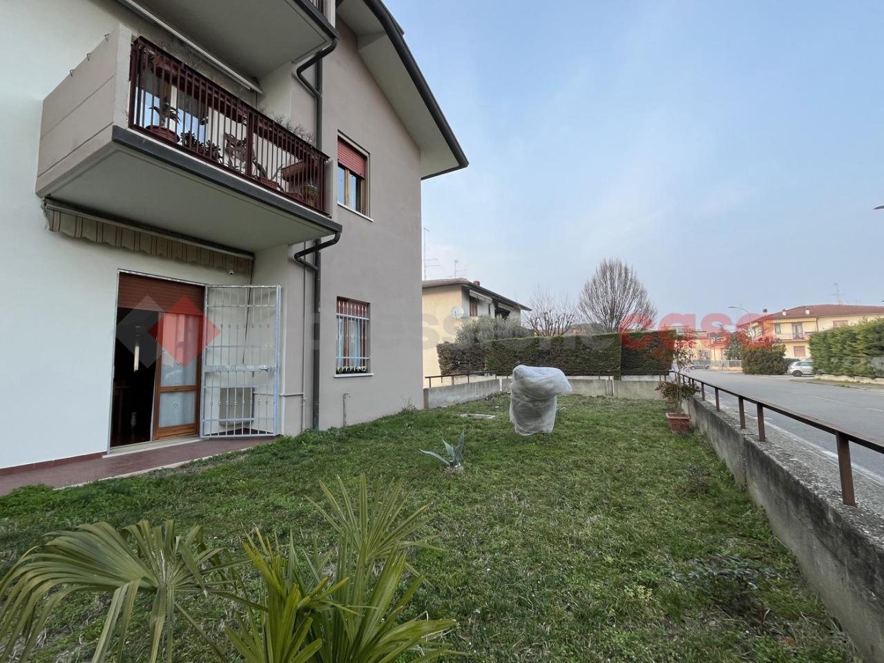 5 rooms Apartment in Isola della Scala, Italy No. 11402