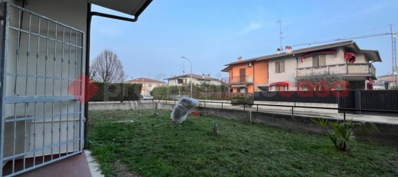 5 rooms Apartment in Isola della Scala, Italy No. 11402 3